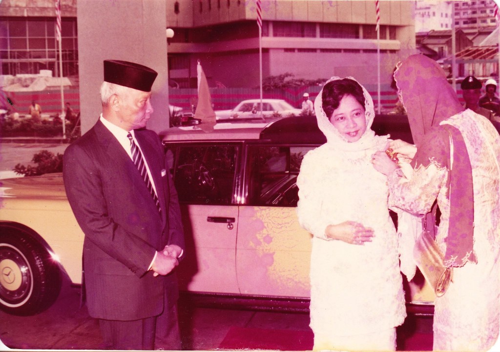 Sultan of Pahang With the late Sultanah of Pahang, Tasputra, Hajjah Elahe Norman
