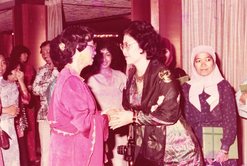 Y.A.Bhg. Tun Dr.siti Hasmah with Hajjah Elahe Norman (Tasputra's Chairman)
