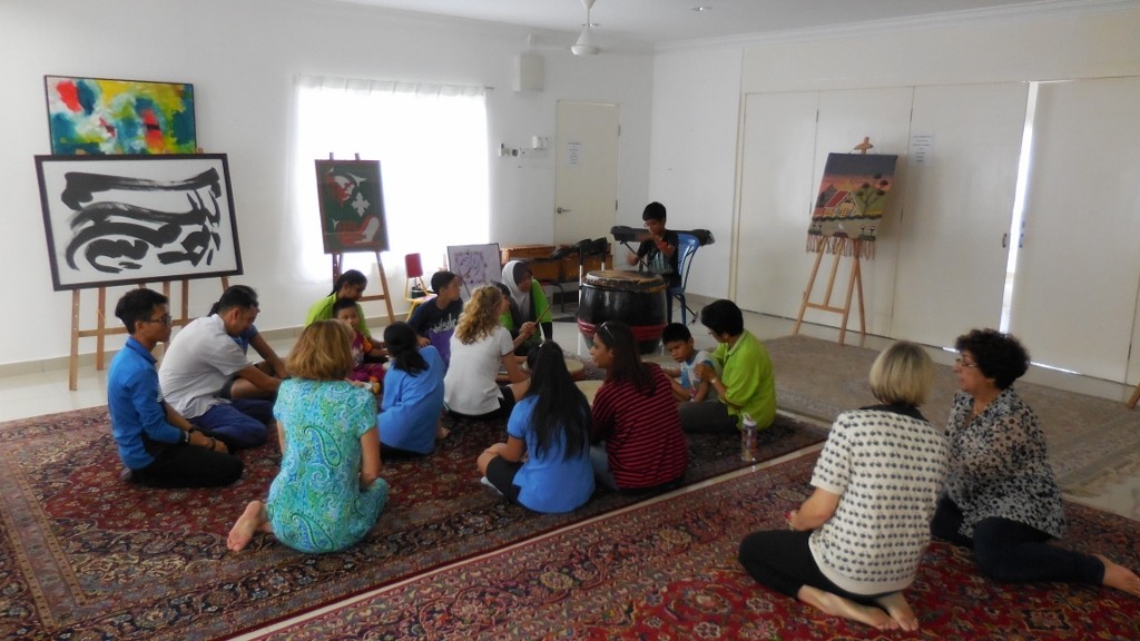 ISKL students entertain Tasputra's children