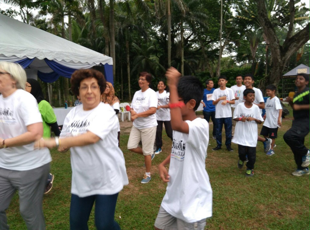 Puan Elahe Norman and Mohd Monib in Walk for Children